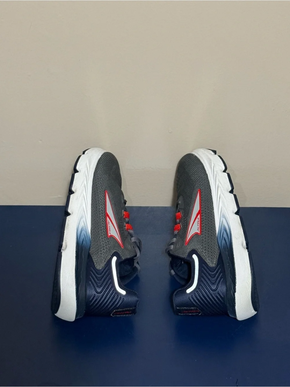 Altra Men's Gray Running Shoes with Navy and Red Highlights